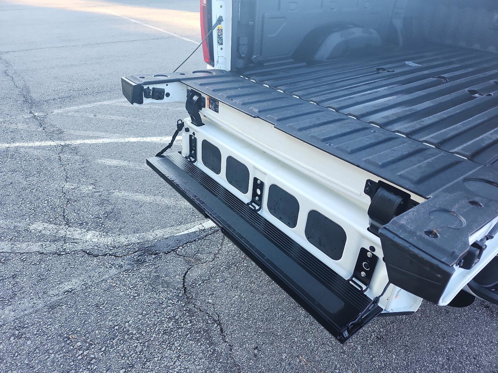 Used 2024 GMC Sierra 2500 SLT w/ SLT Premium Package image 5