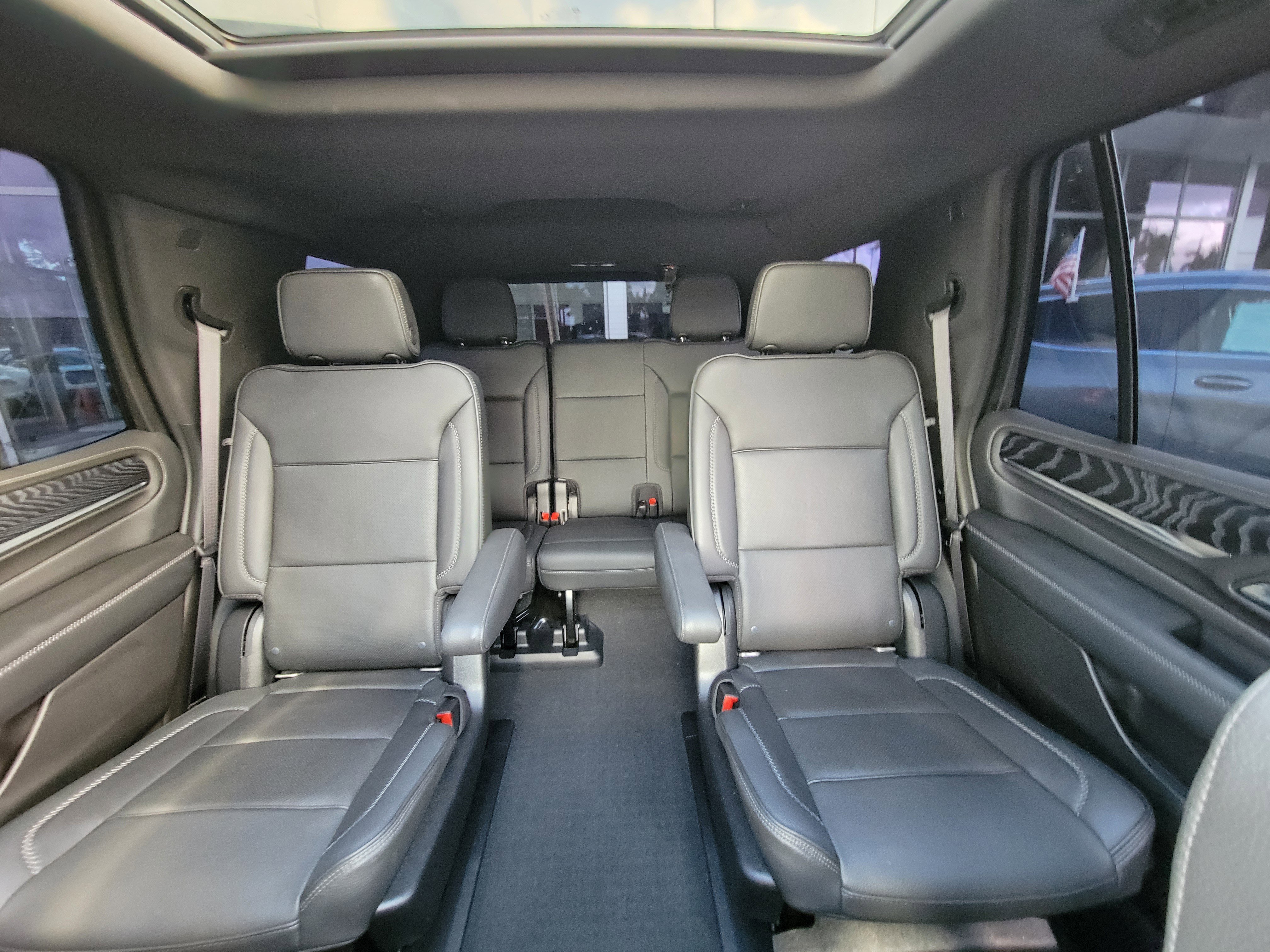 Used 2021 GMC Yukon Denali w/ Denali Premium Package image 16