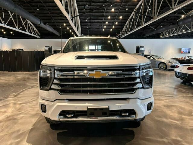 Used 2024 Chevrolet Silverado 3500 High Country w/ High Country Premium Package AWD/4WD image 8