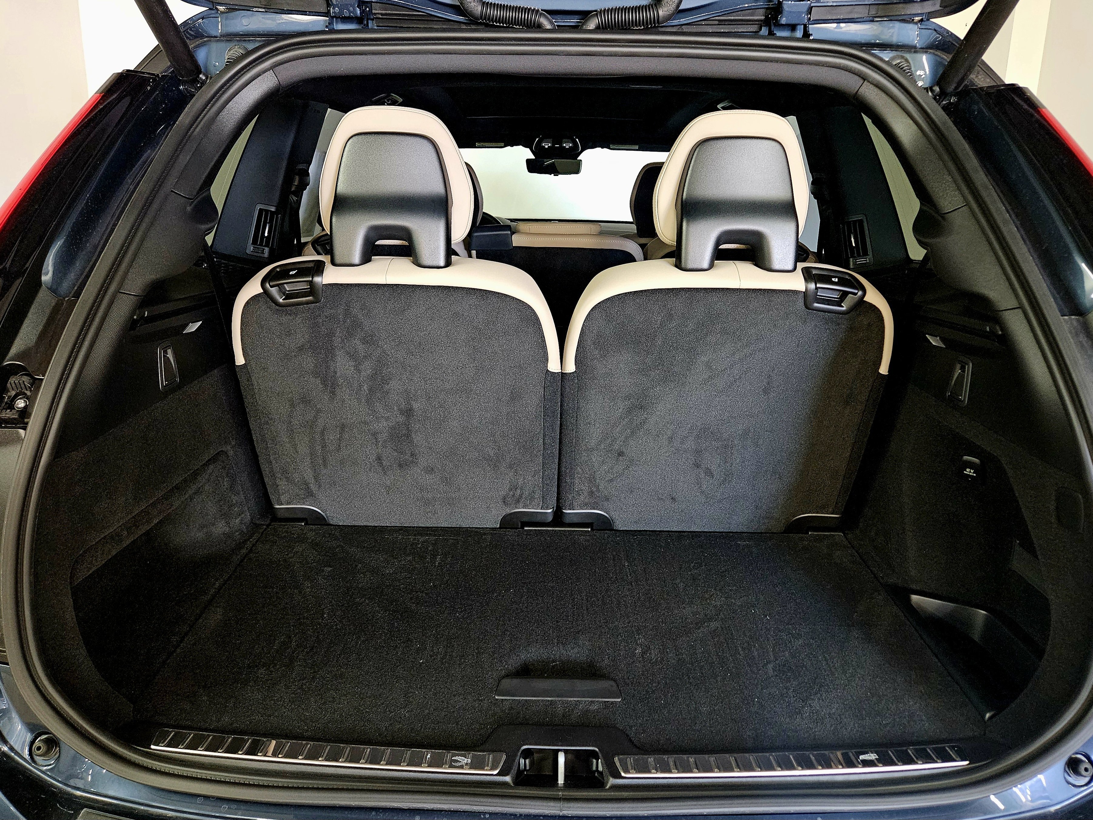 New 2026 Volvo XC90 T8 Plus w/ Protection Package AWD/4WD image 17