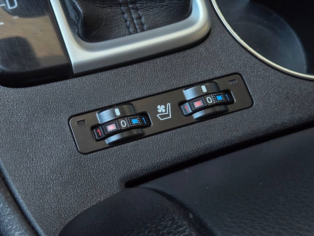 Used 2019 Toyota Highlander Limited AWD/4WD image 24