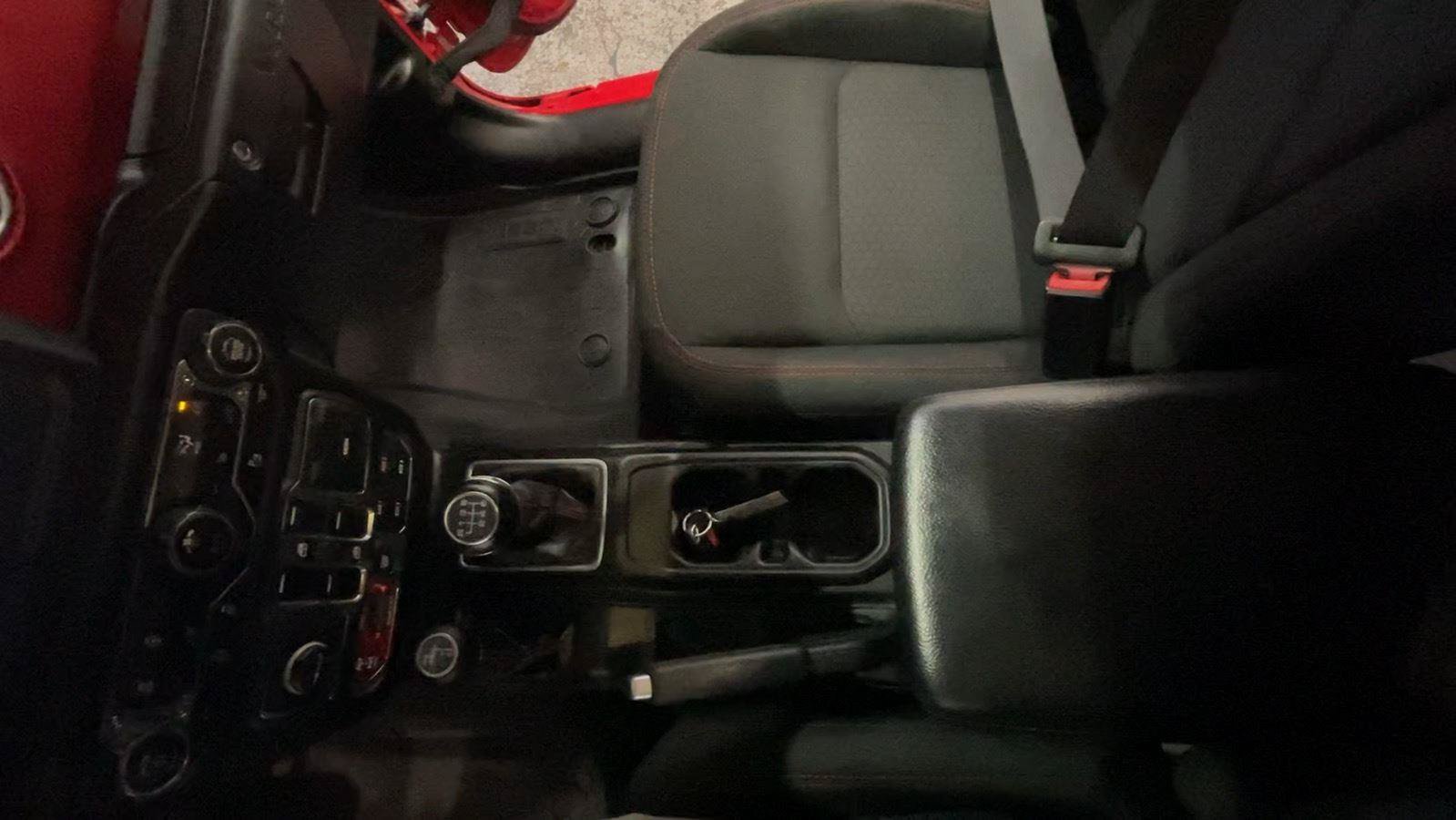 Used 2019 Jeep Wrangler Unlimited Rubicon w/ Dual Top Group AWD/4WD image 36