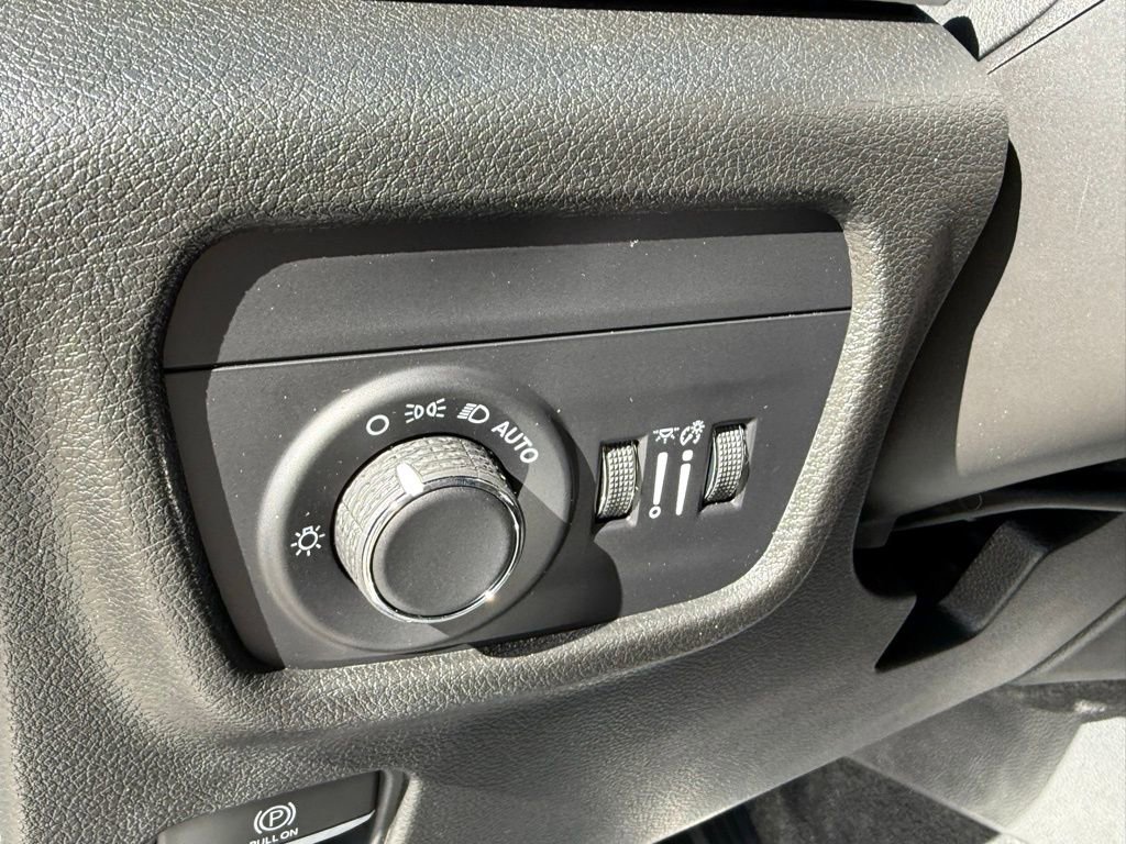 New 2025 Jeep Grand Cherokee Laredo w/ Trailer Tow Package image 15