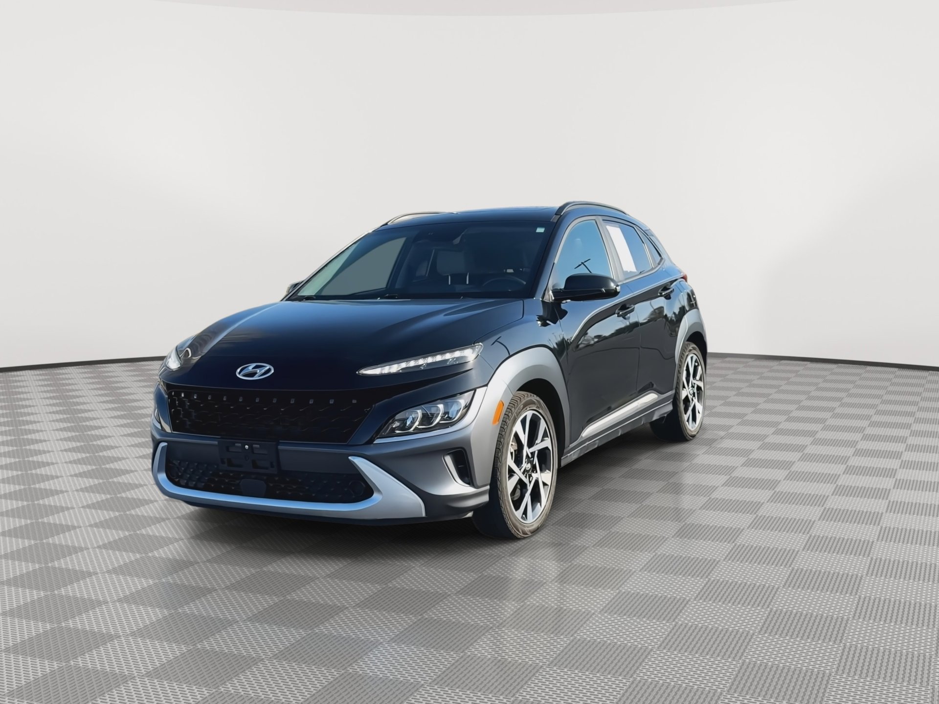 Used 2023 Hyundai Kona Limited w/ Cargo Package FWD image 3