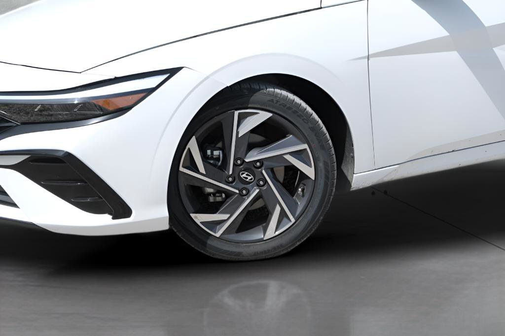 Used 2025 Hyundai Elantra SEL image 36