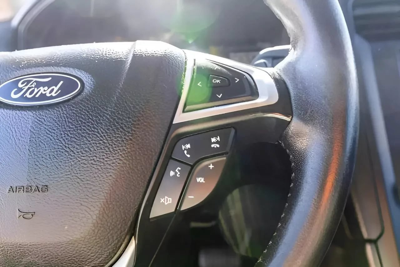Used 2018 Ford Fusion SE w/ Equipment Group 201A FWD image 14