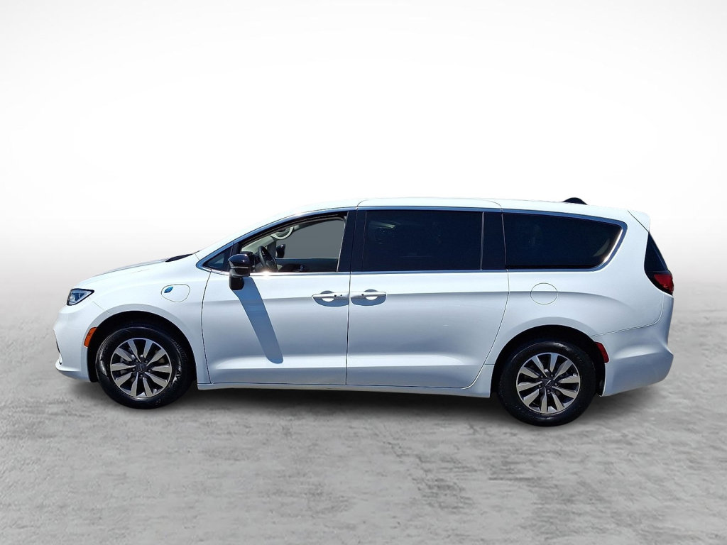 Used 2024 Chrysler Pacifica Limited FWD image 2