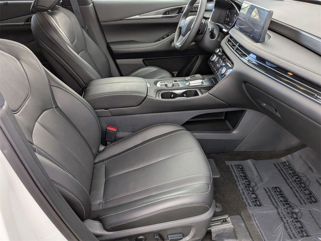 Certified 2025 INFINITI QX60 Luxe image 30