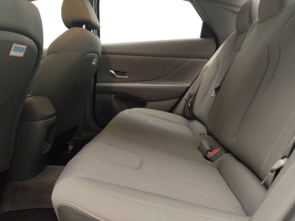 Used 2025 Hyundai Elantra SE FWD image 18