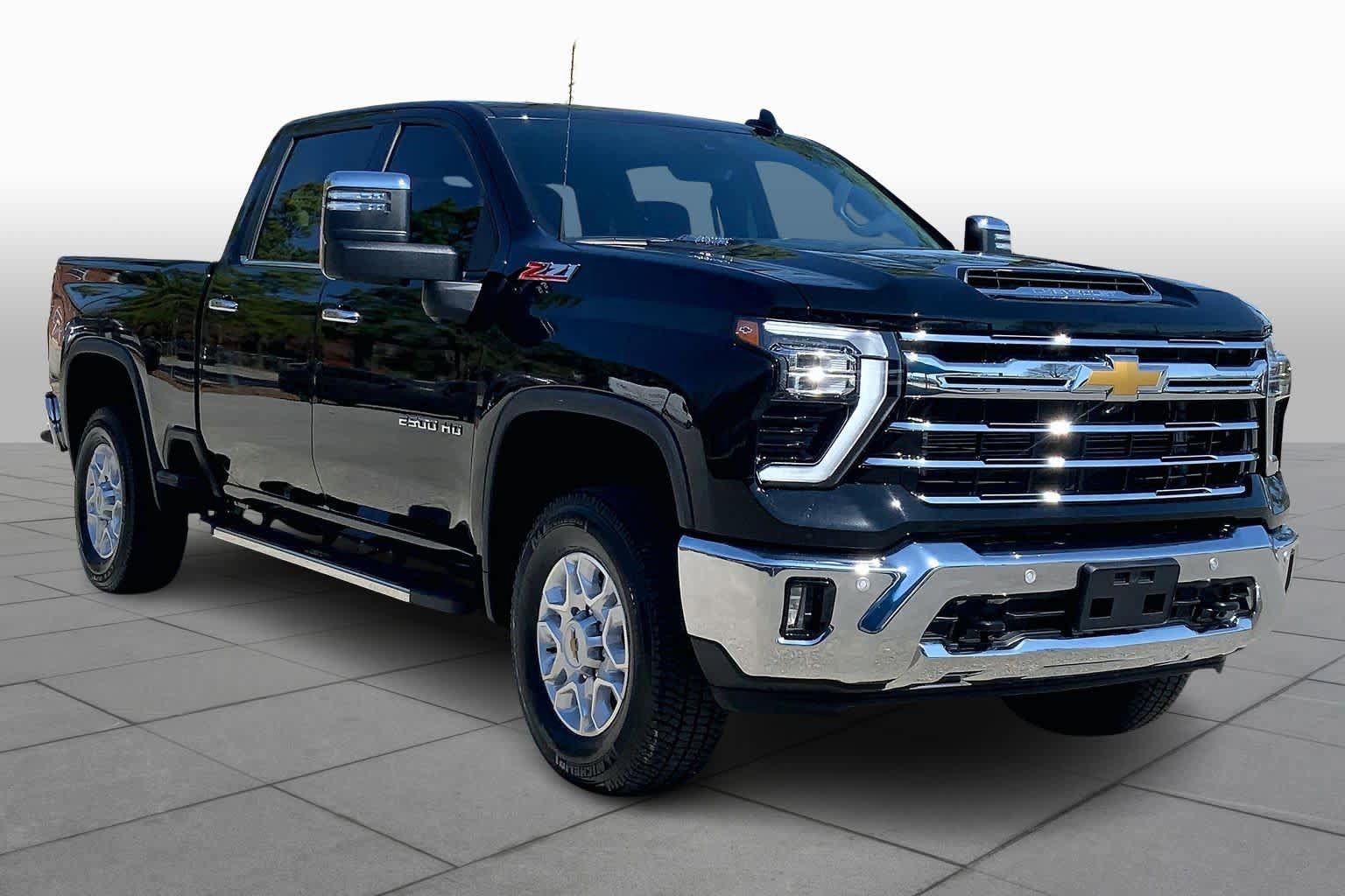 Used 2024 Chevrolet Silverado 2500 LTZ w/ LTZ Convenience Package image 3