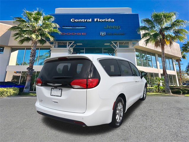 New 2026 Chrysler Voyager LX image 5