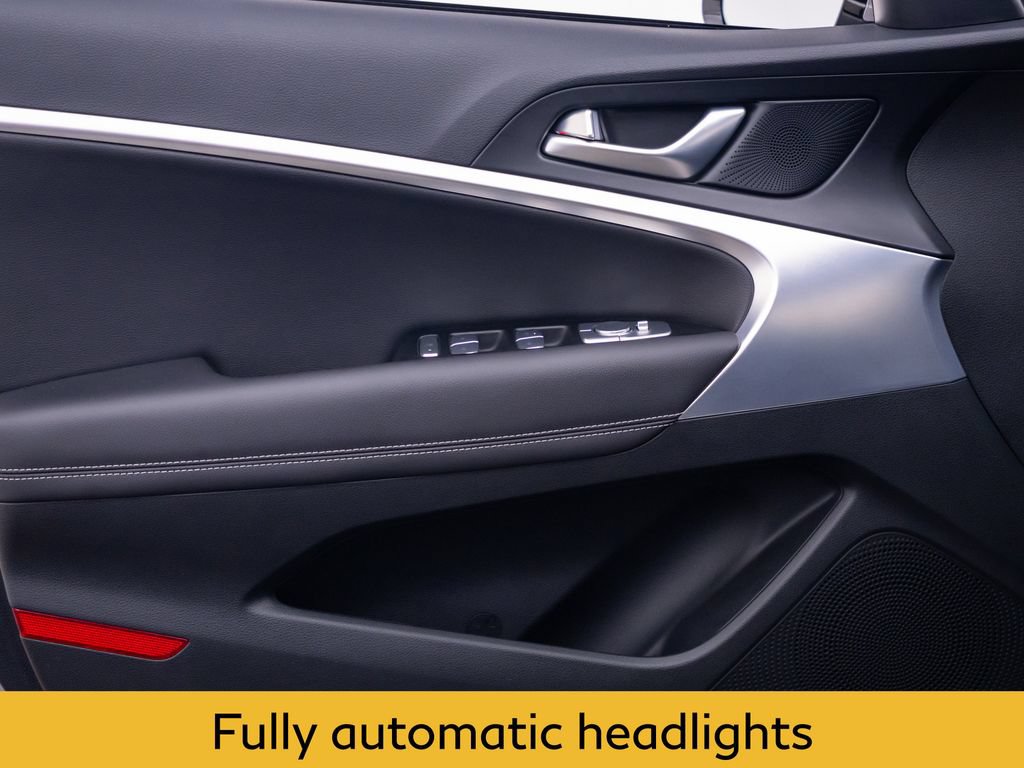 Used 2023 Genesis G70 2.0T AWD/4WD image 13