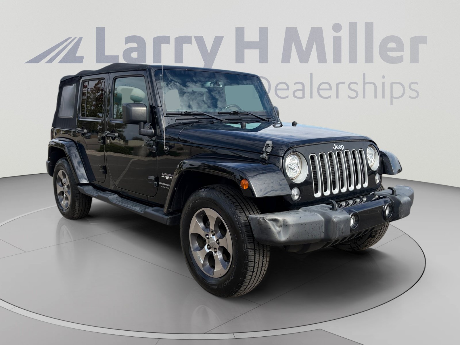 Used 2018 Jeep Wrangler Unlimited Sahara w/ Connectivity Group AWD/4WD image 8