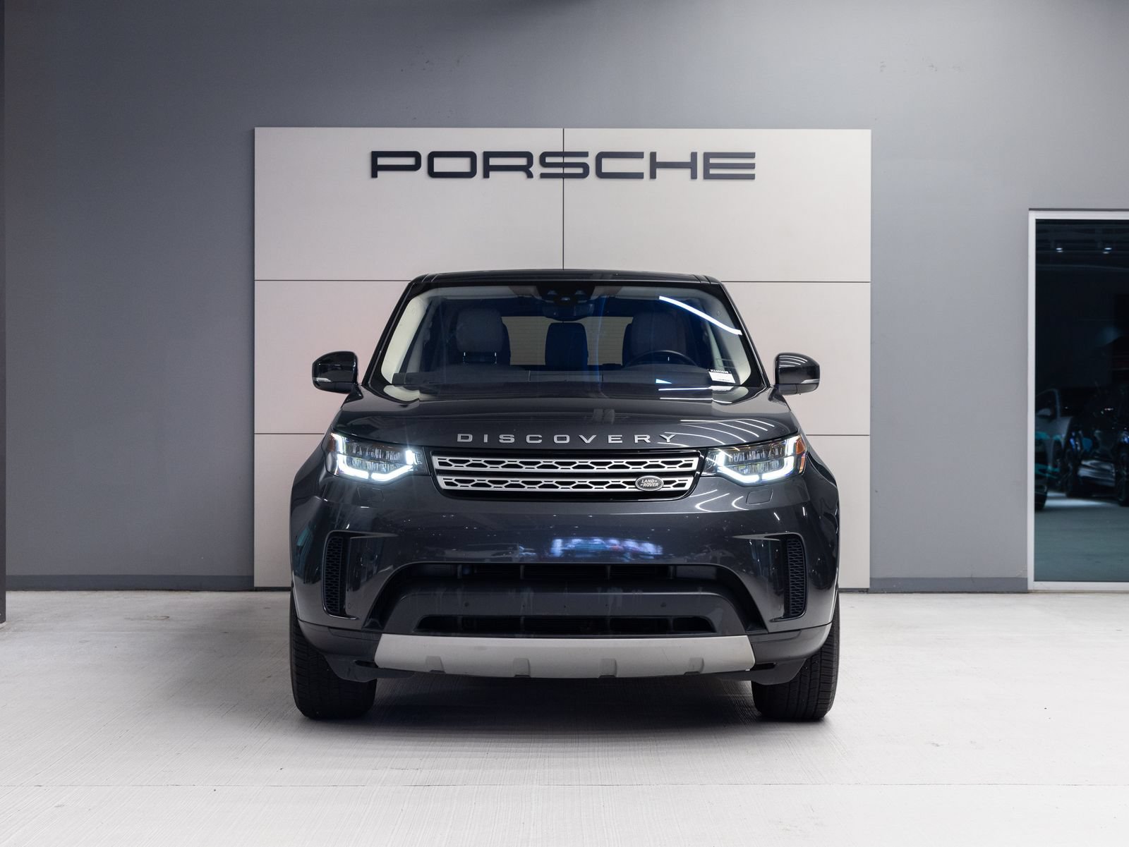 Used 2019 Land Rover Discovery HSE AWD/4WD image 10