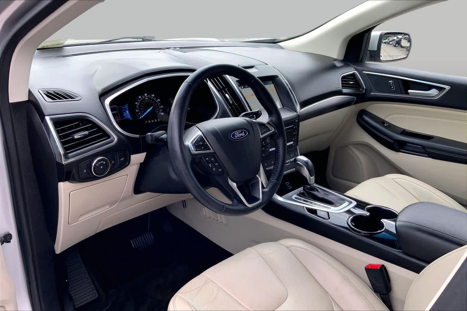 Used 2018 Ford Edge Titanium w/ Equipment Group 301A FWD image 16