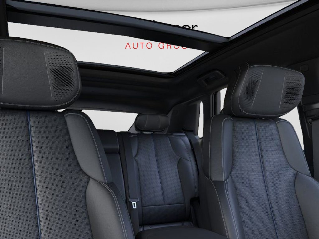 New 2026 Cadillac Lyriq Signature Luxury AWD/4WD image 24