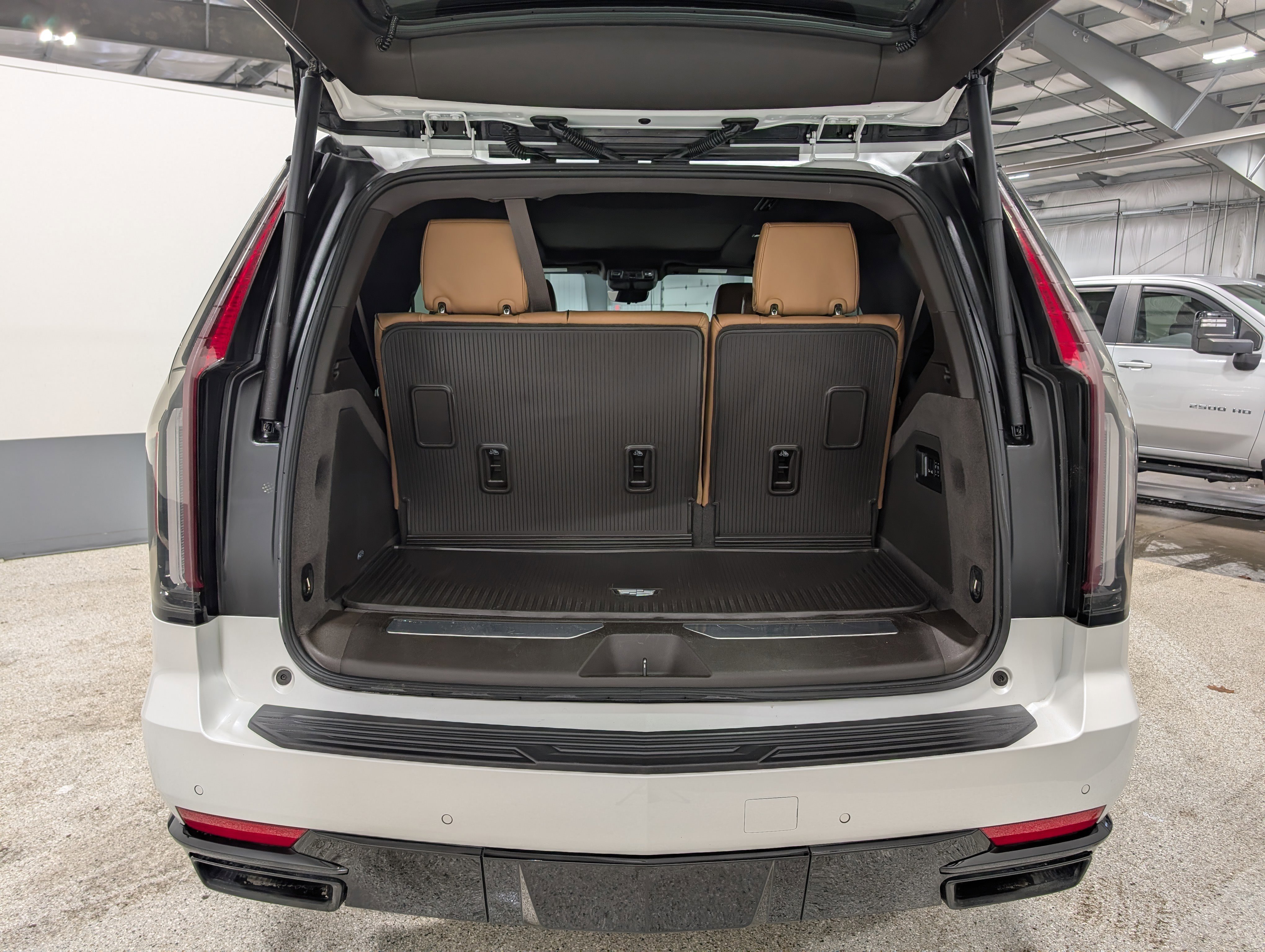 Used 2023 Cadillac Escalade Sport w/ LPO, ONYX Package AWD/4WD image 20