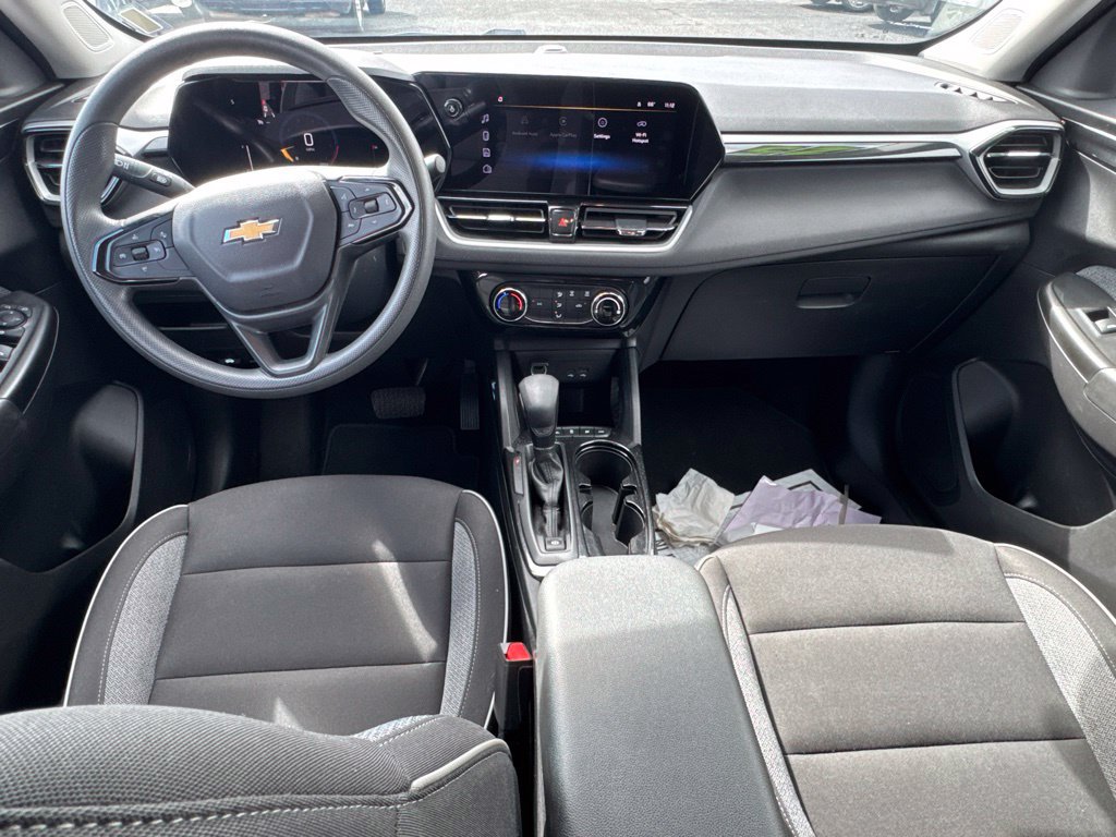 Used 2025 Chevrolet TrailBlazer LT AWD/4WD image 16