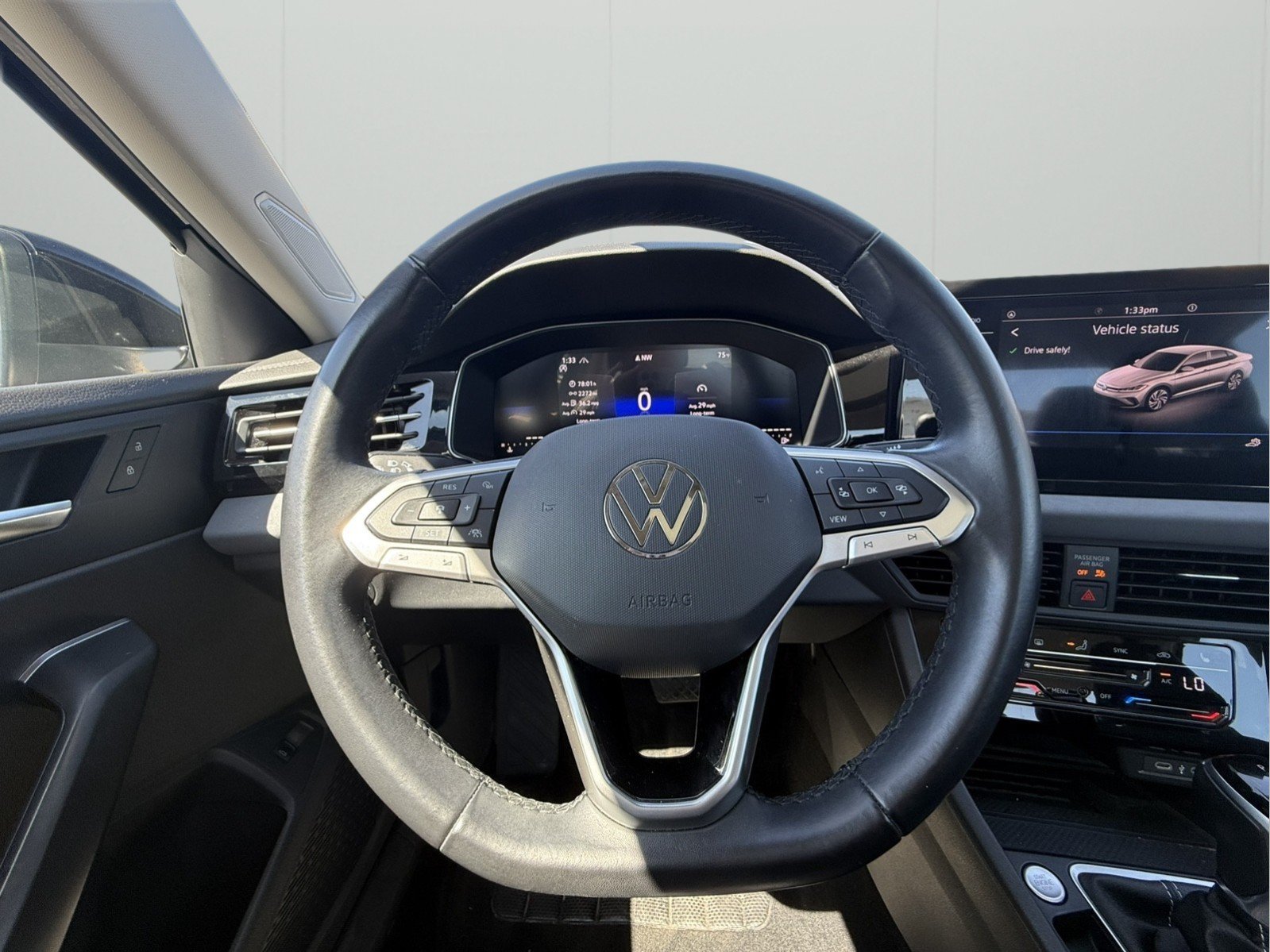 Used 2025 Volkswagen Jetta SE FWD image 18
