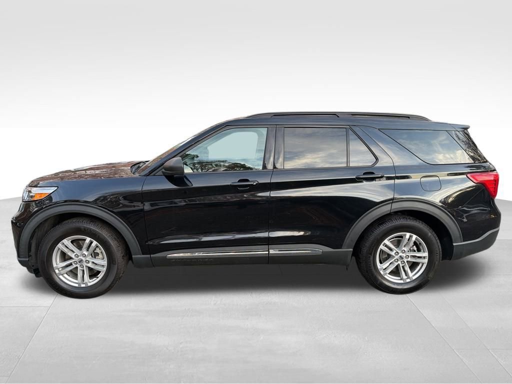 Used 2022 Ford Explorer XLT image 3