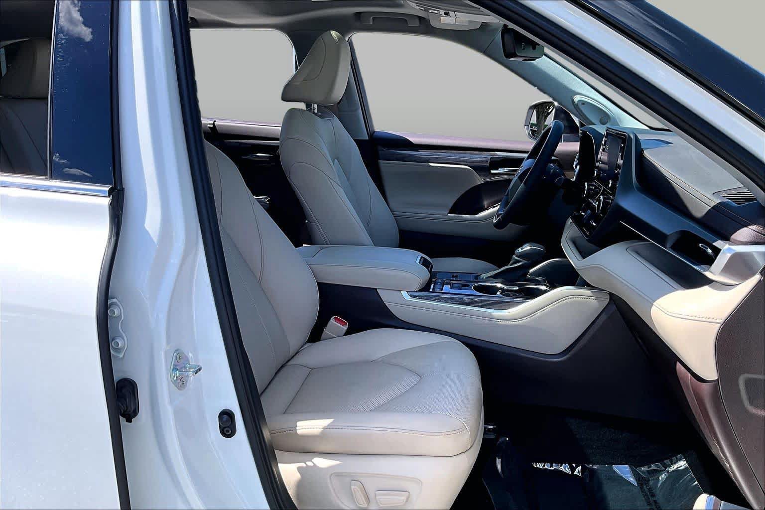 Used 2020 Toyota Highlander Limited FWD image 9
