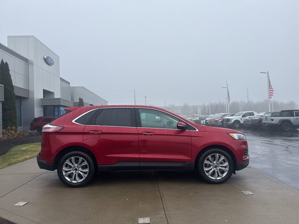 Certified 2022 Ford Edge Titanium w/ Class II Trailer Tow Package image 8