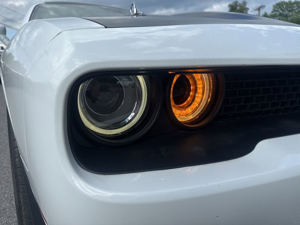 Used 2015 Dodge Challenger SRT Hellcat RWD image 9
