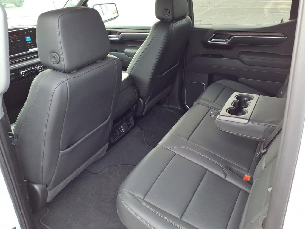 Certified 2025 GMC Sierra 1500 SLT image 16