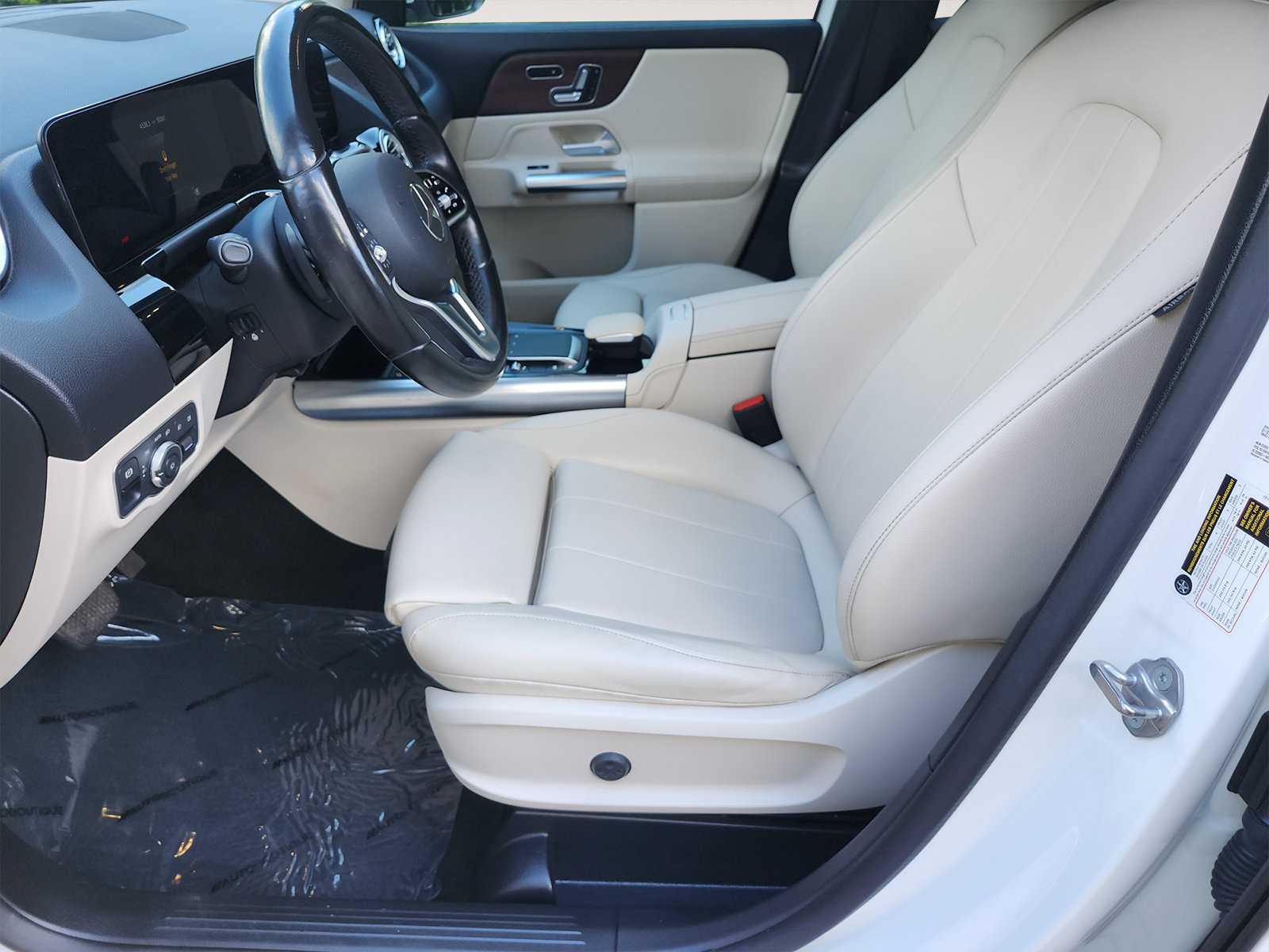 Used 2022 Mercedes-Benz GLA 250 4MATIC w/ Premium Package Lite image 12