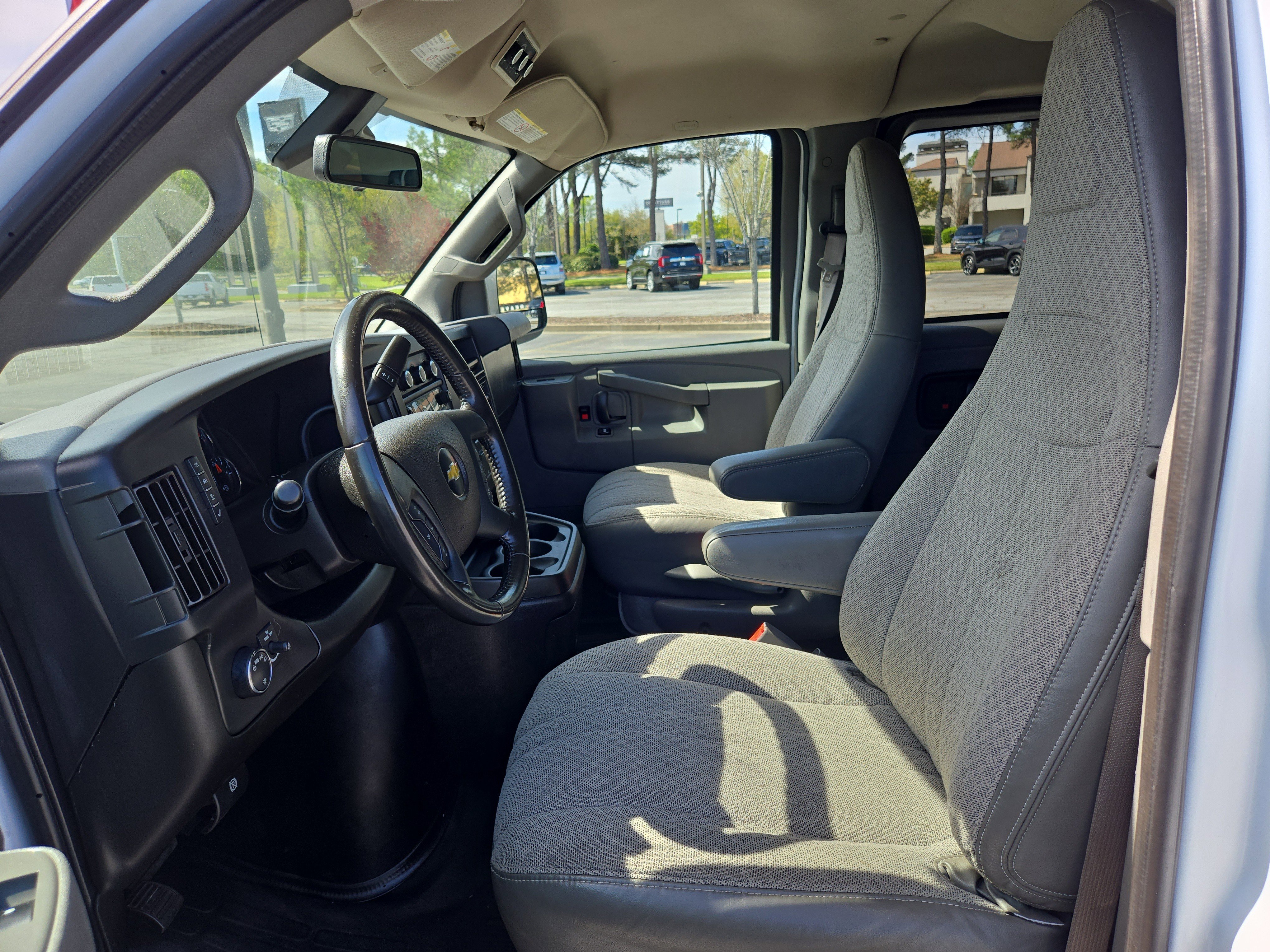 Used 2021 Chevrolet Express 3500 LT w/ LT Preferred Equipment Group RWD image 19