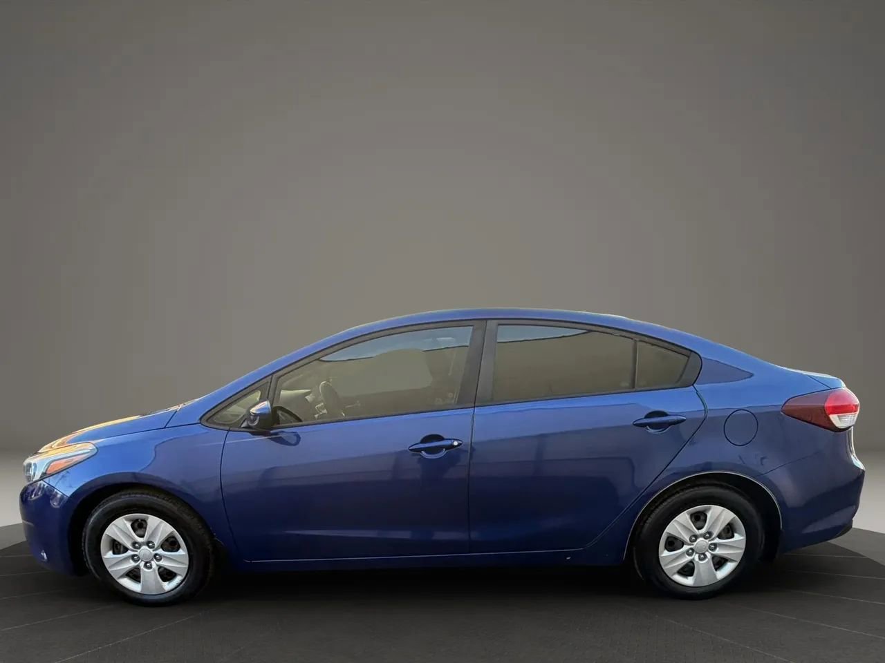 Used 2017 Kia Forte LX image 8