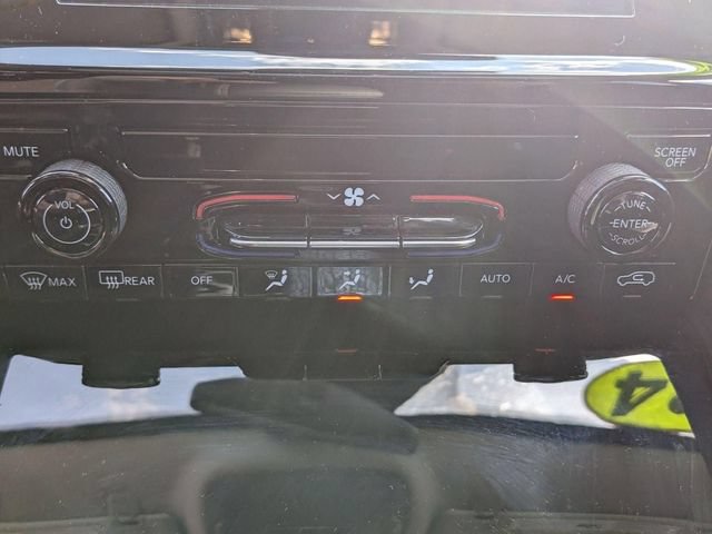 Used 2024 Jeep Grand Cherokee L Laredo AWD/4WD image 23