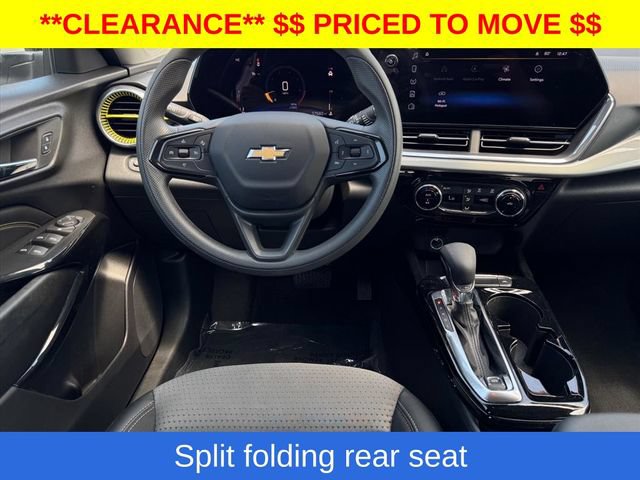 Used 2025 Chevrolet Trax LT FWD image 18