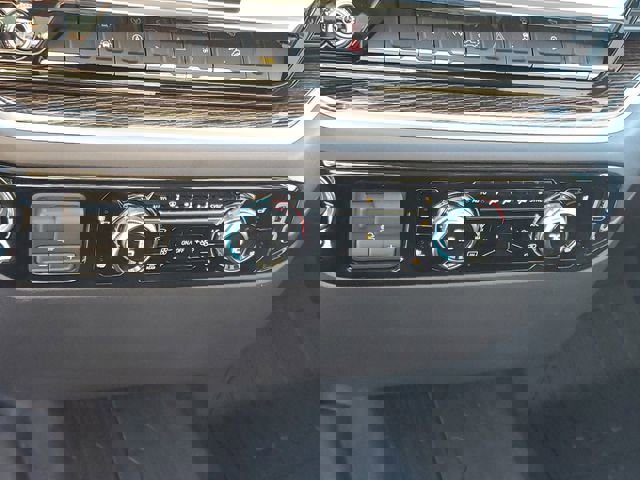 New 2026 GMC Sierra 1500 SLE image 17