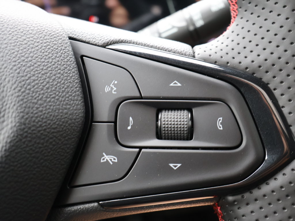 New 2026 Chevrolet Trax RS w/ Sunroof Package FWD image 18