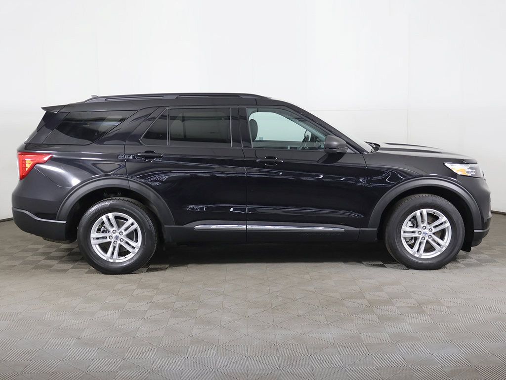 Used 2023 Ford Explorer XLT AWD/4WD image 17