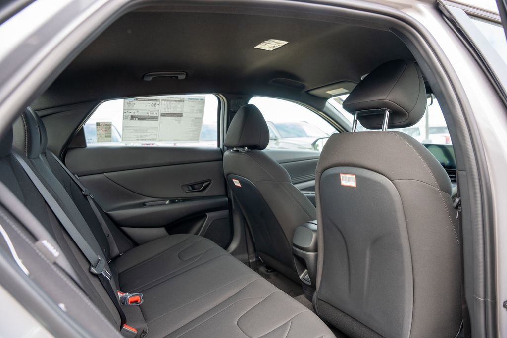 New 2025 Hyundai Elantra SEL image 13