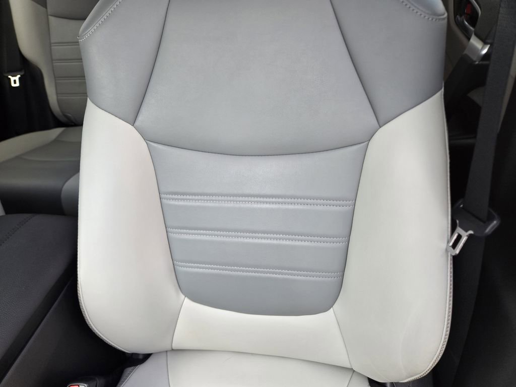 Used 2022 Toyota RAV4 XLE Premium image 20