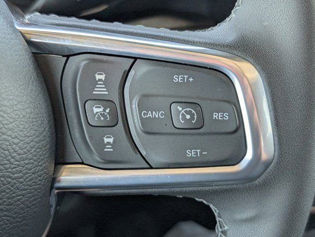 Used 2025 Jeep Wrangler Unlimited Sahara image 23