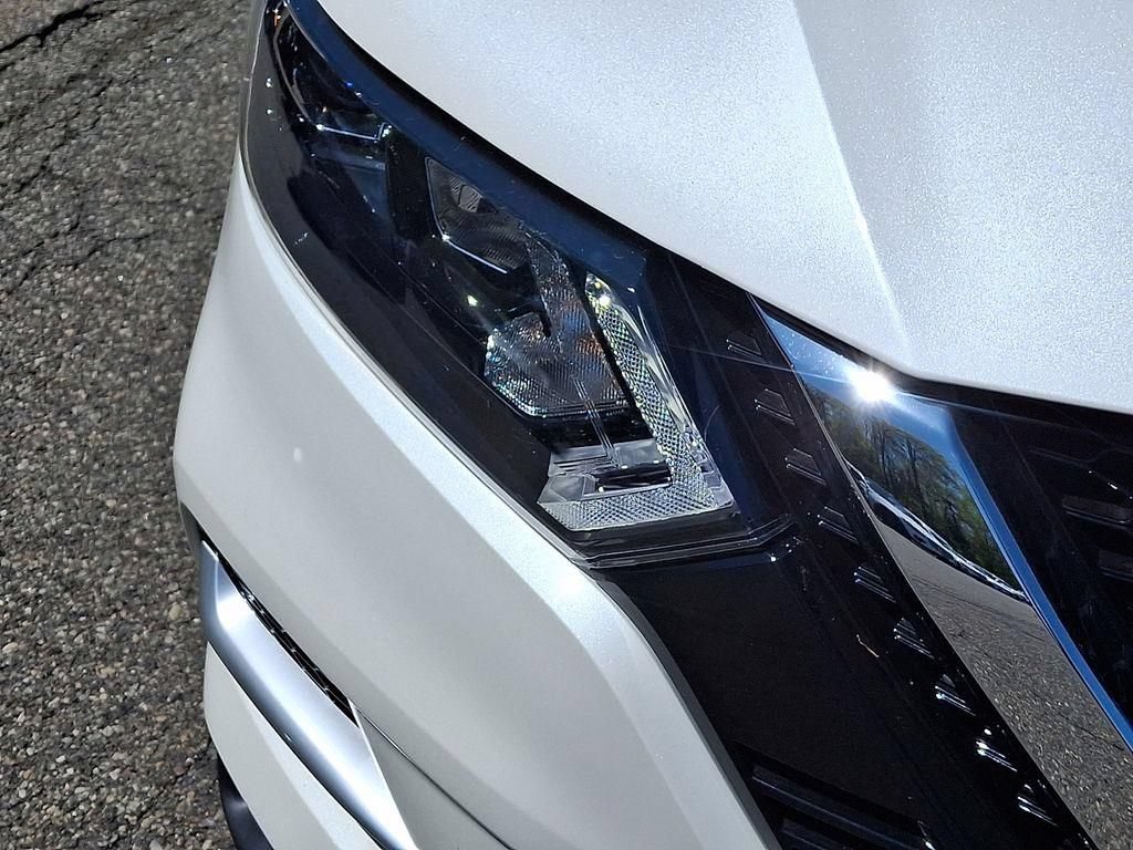 Certified 2022 Nissan Rogue Sport SL AWD/4WD image 12