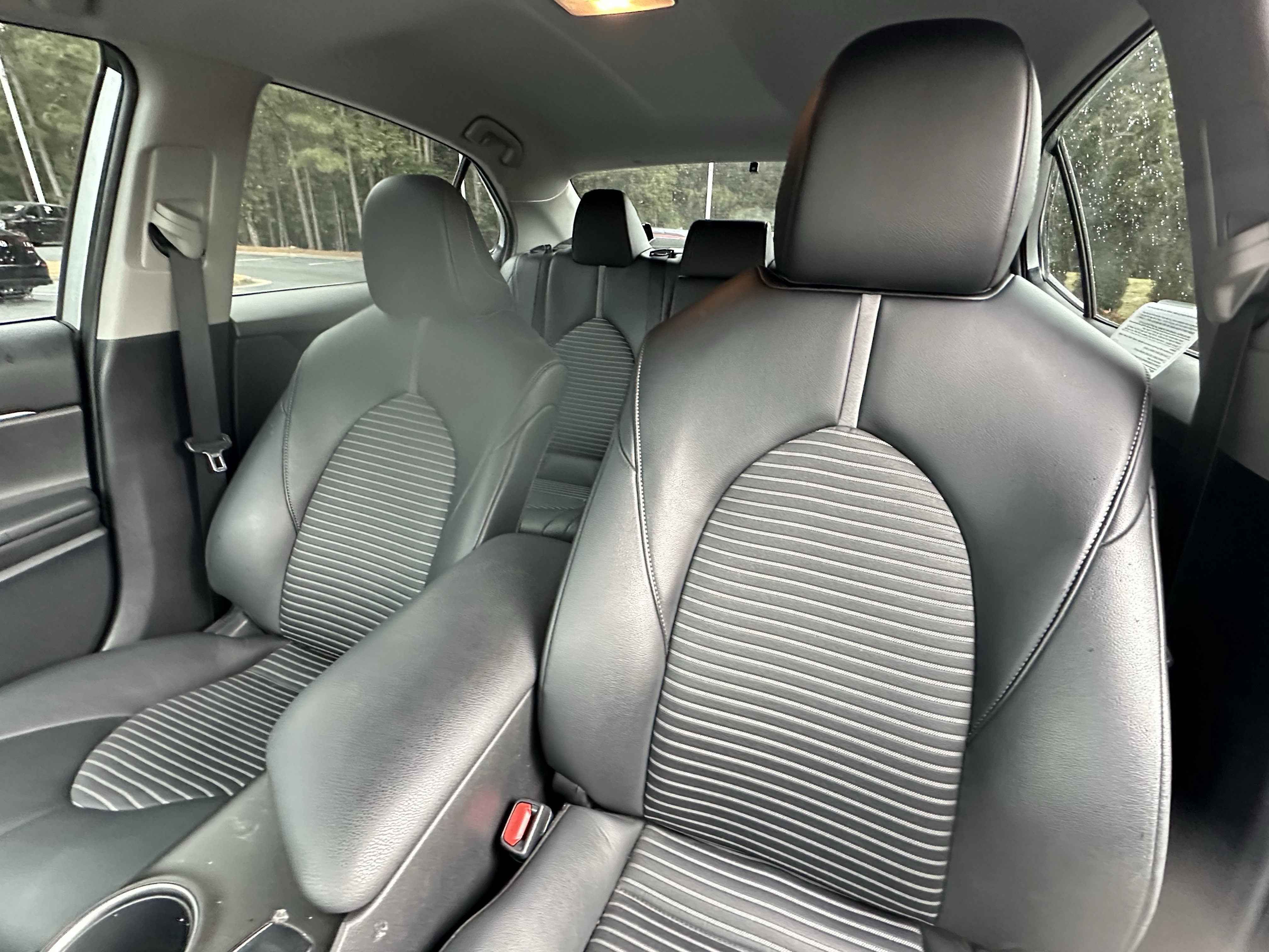 Used 2022 Toyota Camry SE w/ Carpet Mat Package (TMS) FWD image 7