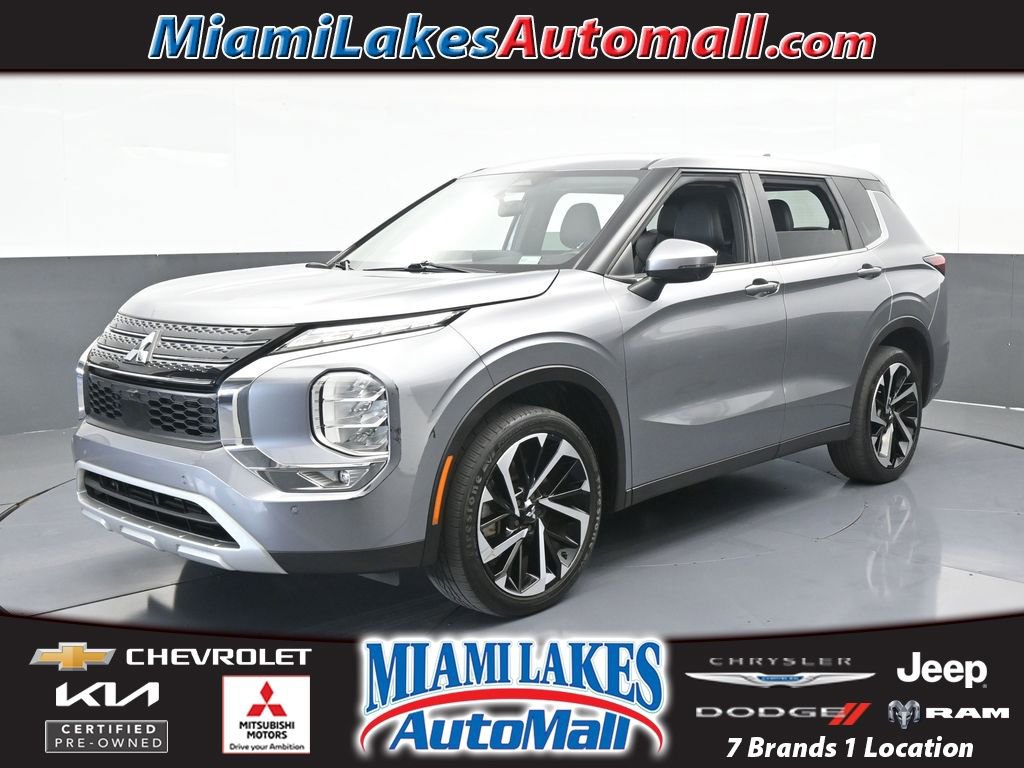 Used 2022 Mitsubishi Outlander SE image 1