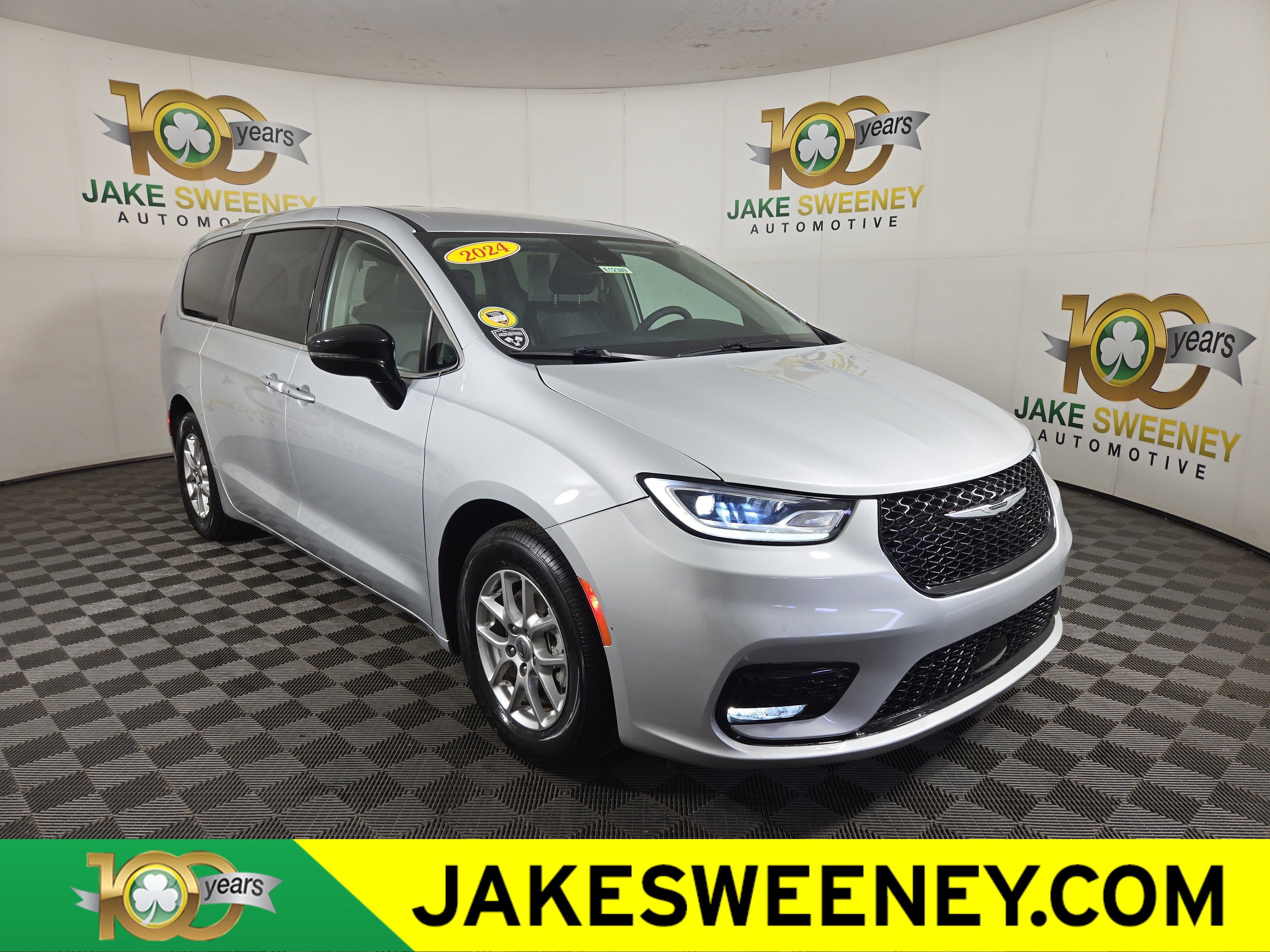 Certified 2024 Chrysler Pacifica Touring-L