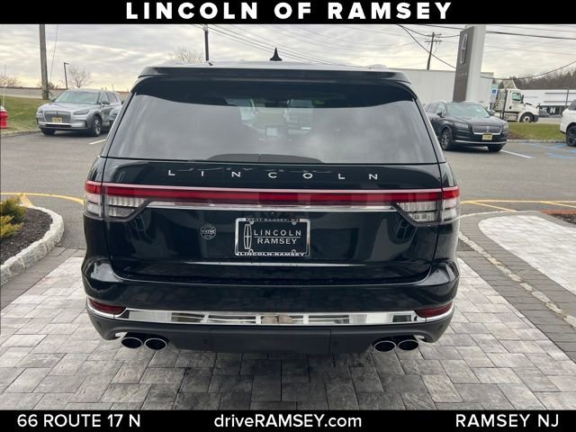 Used 2023 Lincoln Aviator Standard w/ Premium Package image 4