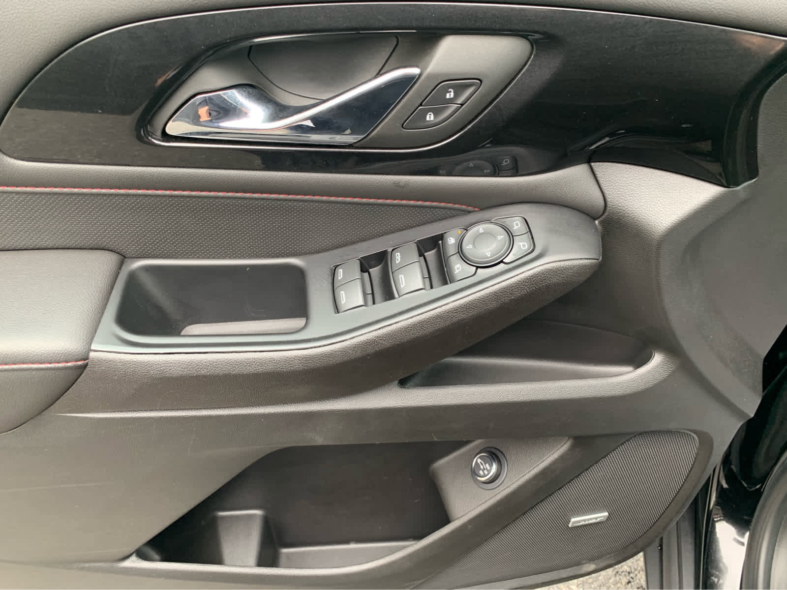 Used 2023 Chevrolet Traverse RS image 13