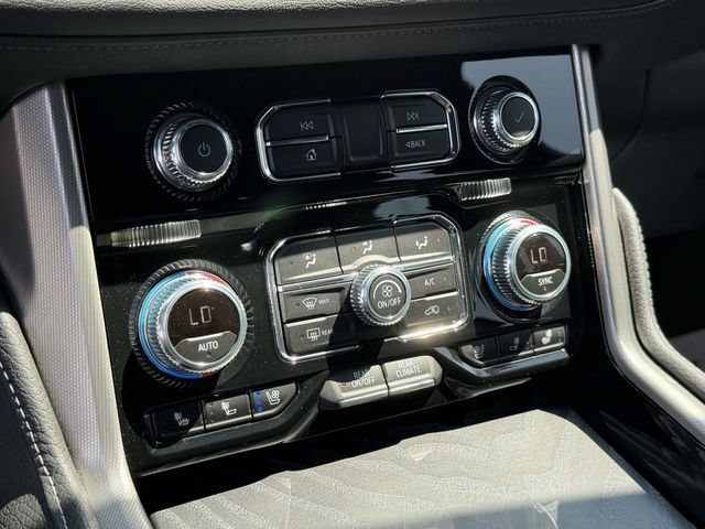 Used 2024 GMC Yukon Denali AWD/4WD image 17