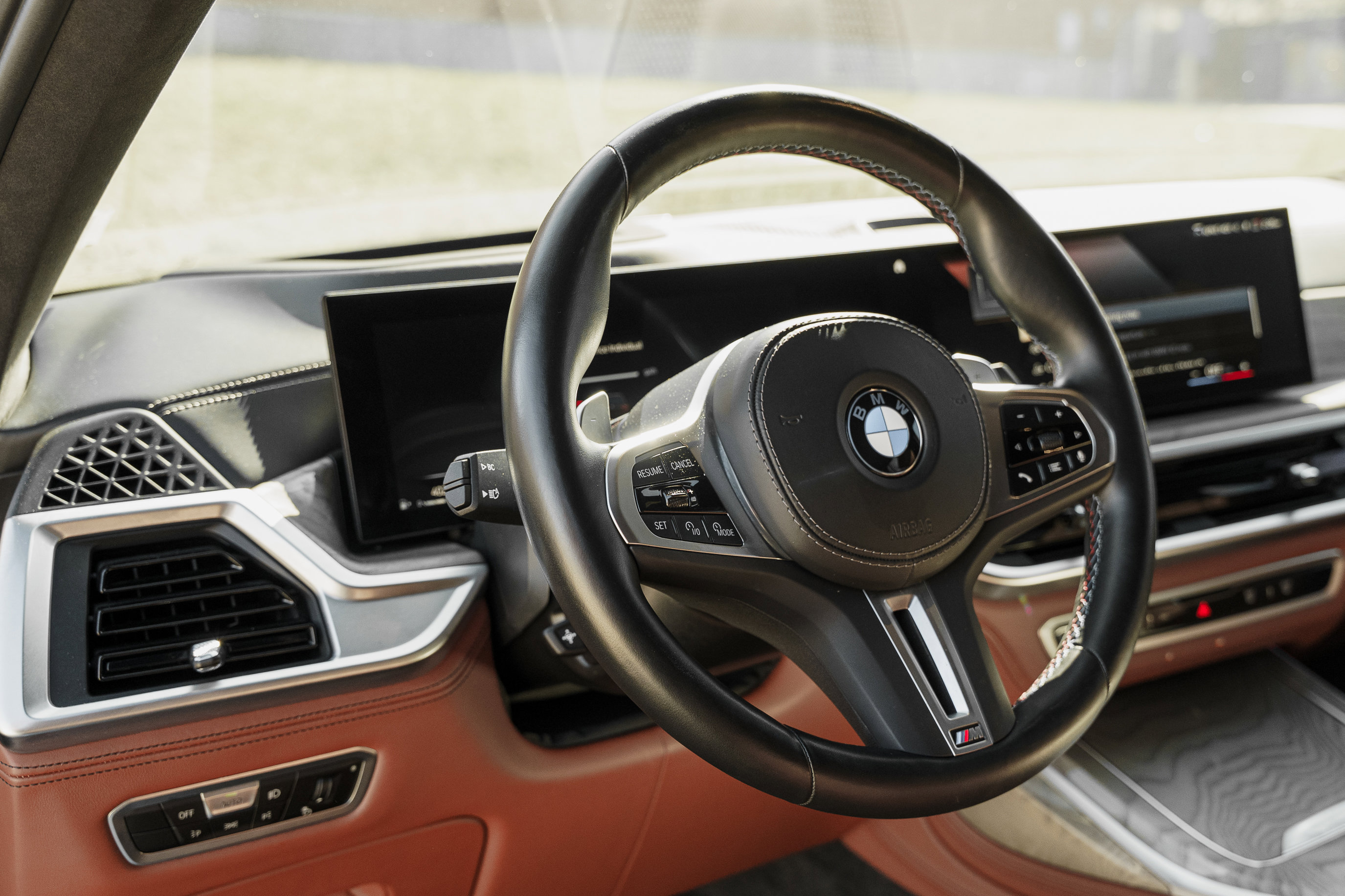 Used 2023 BMW X7 M60i w/ Executive Package image 10