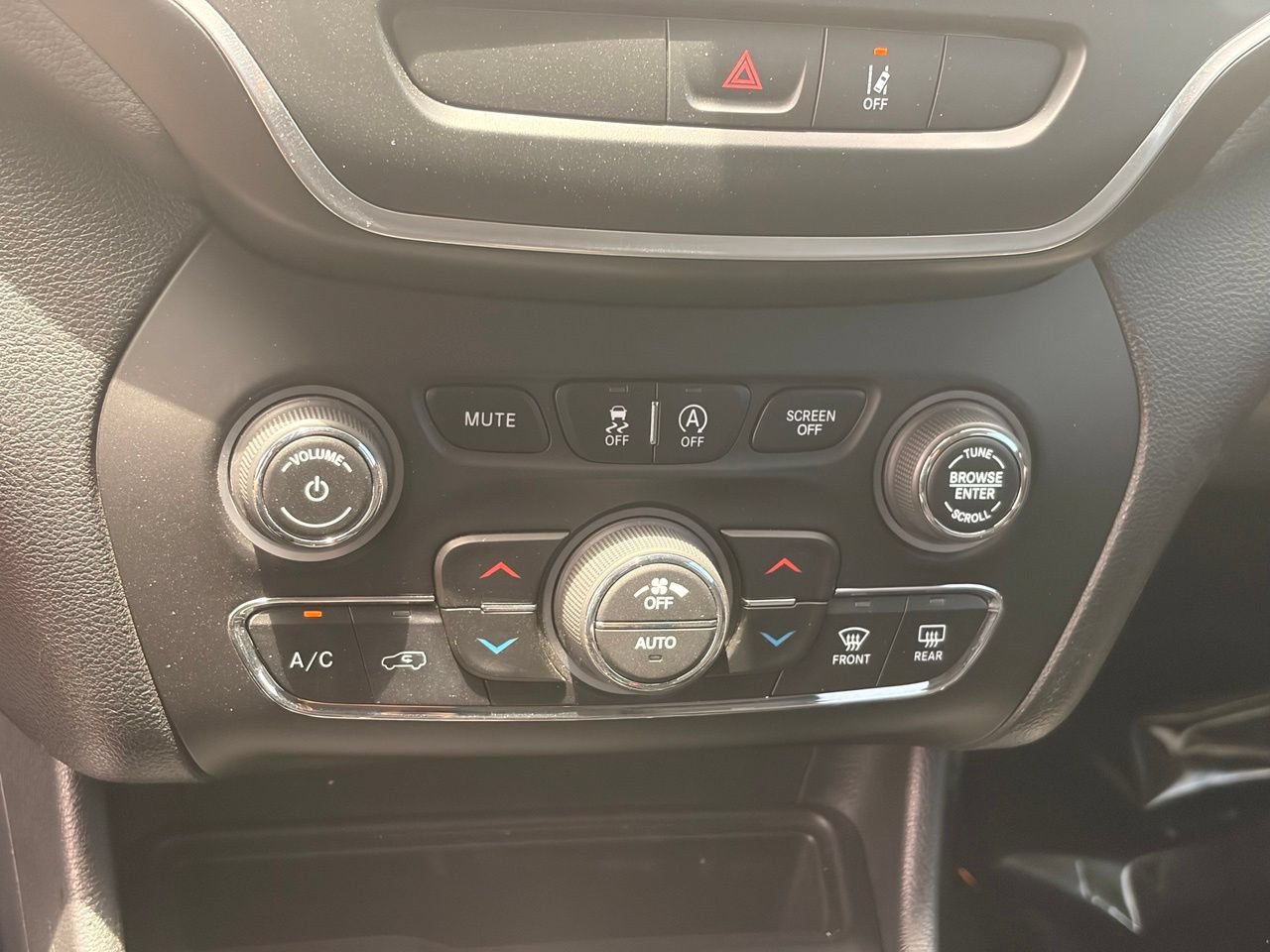Used 2022 Jeep Cherokee Latitude Lux FWD image 24