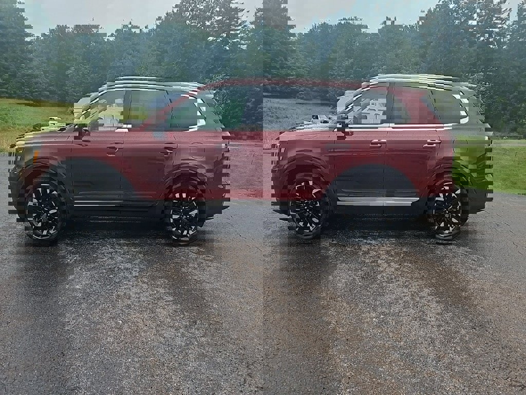 Used 2024 Kia Telluride SX Prestige w/ Towing Package image 2