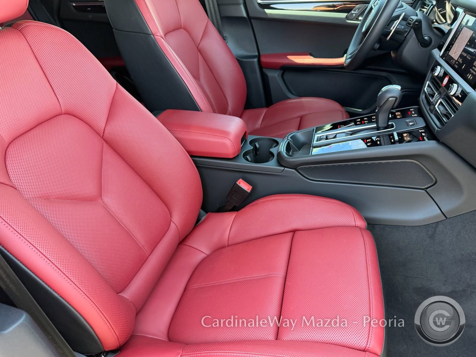 Used 2025 Porsche Macan S AWD/4WD image 14